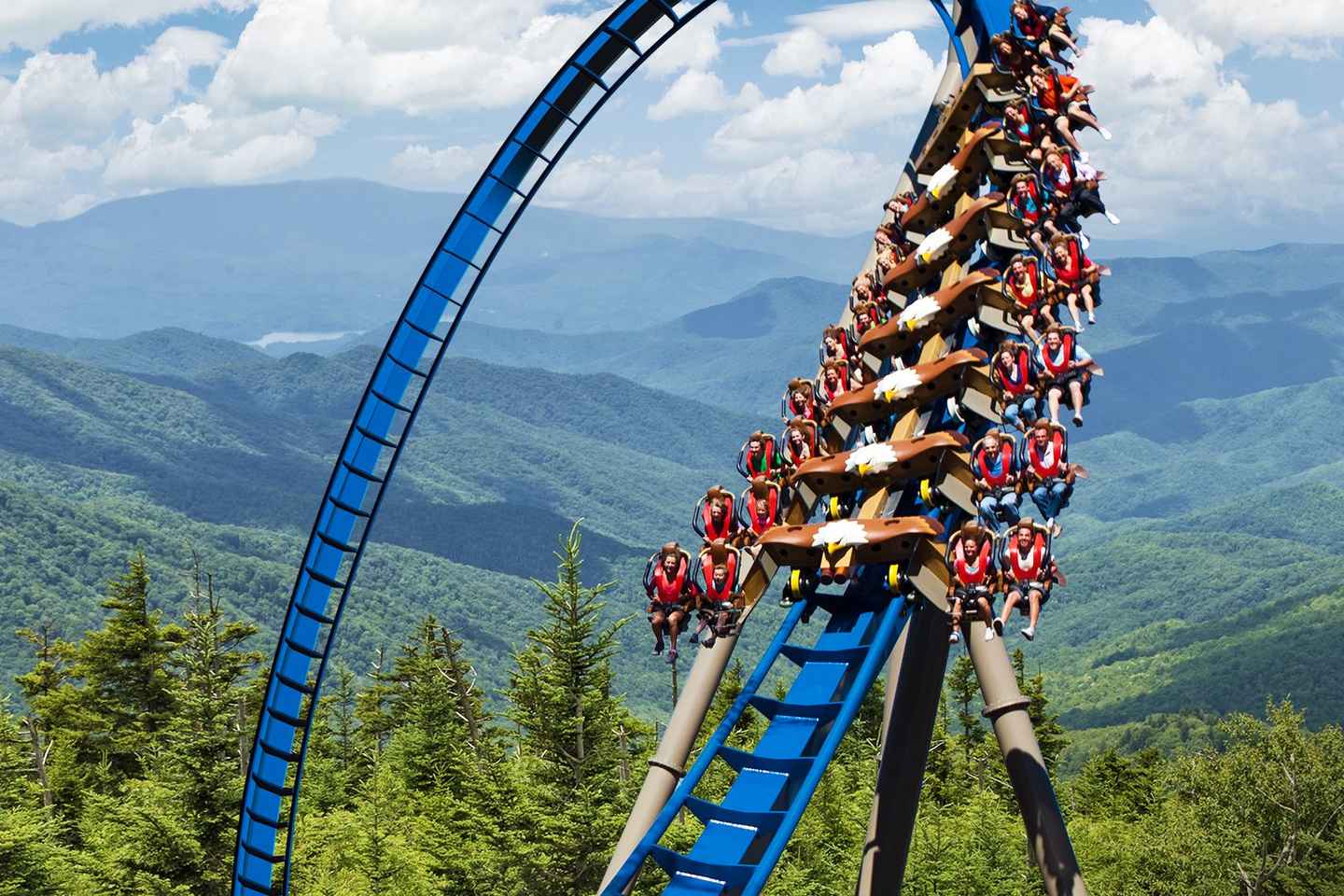 Pigeon Forge: Dollywood & Splash Country Combo Ticket thumbnail